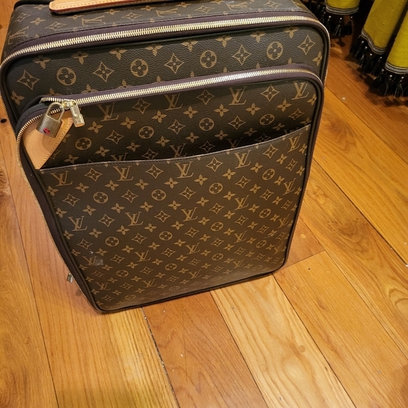 Louis Vuitton Pegase carry on - Picture 10 of 16